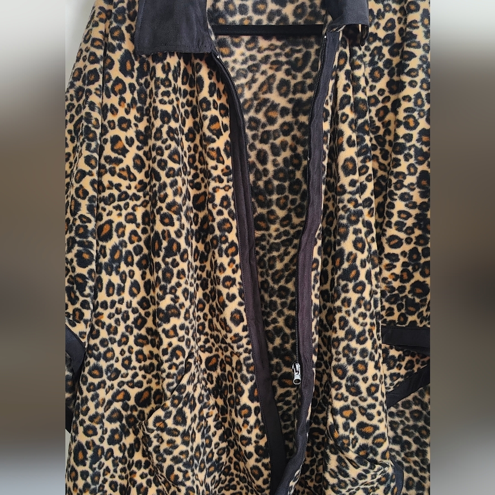 Le Moda - Leopard Print - Collared Cape Poncho - One Size - Picture 5 of 8